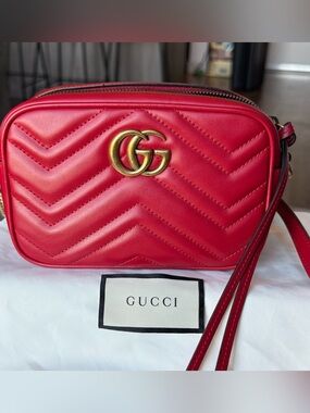 Gucci marmont mini bag in red 

Excellent condition 

Includes dust bag